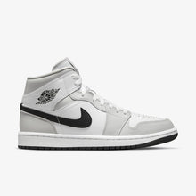 Lade das Bild in den Galerie-Viewer, Air Jordan 1 Mid Light Smoke Grey
