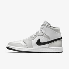 Lade das Bild in den Galerie-Viewer, Air Jordan 1 Mid Light Smoke Grey
